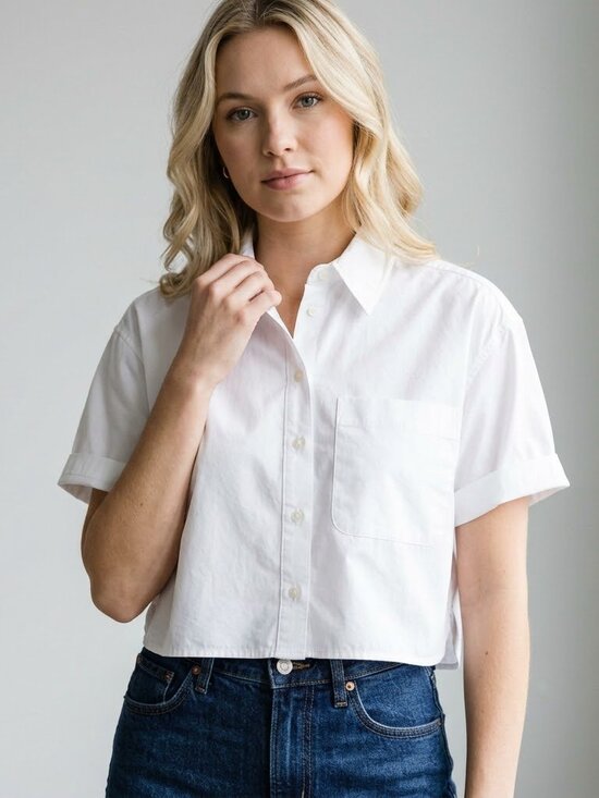 Banana Republic Tops - Banana Republic White Short Sleeve Button Down Cropped Shirt Size Small